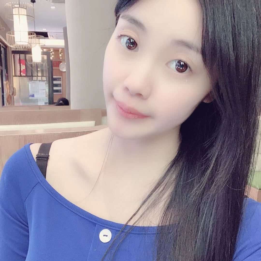 大白兔 身材性感的小姐姐