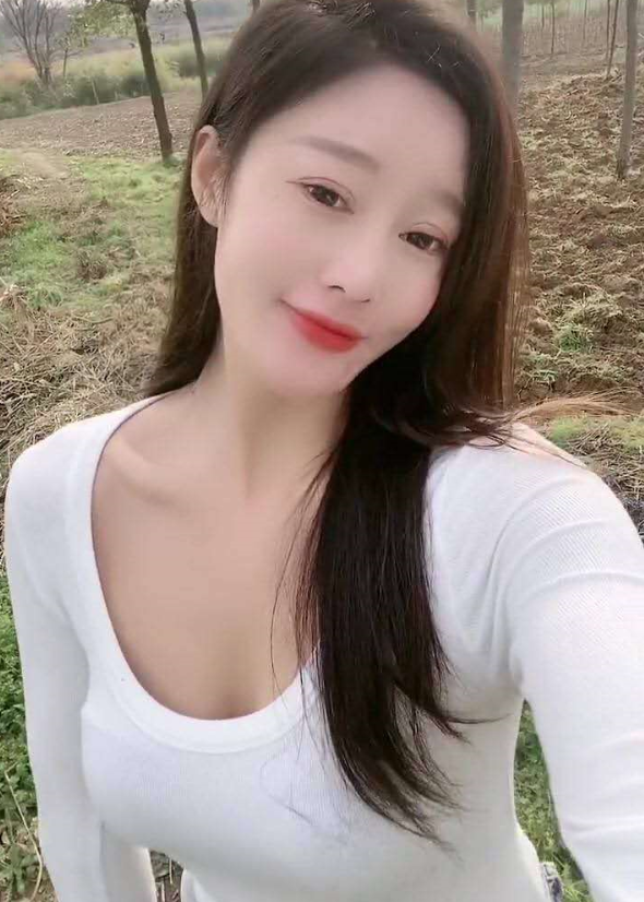 红山地铁站的小莲